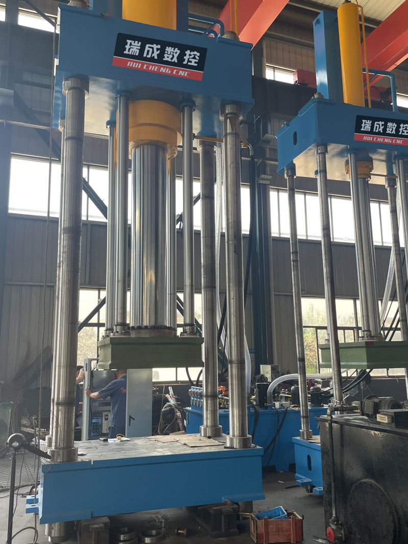 山東瑞成淤泥壓榨液壓機