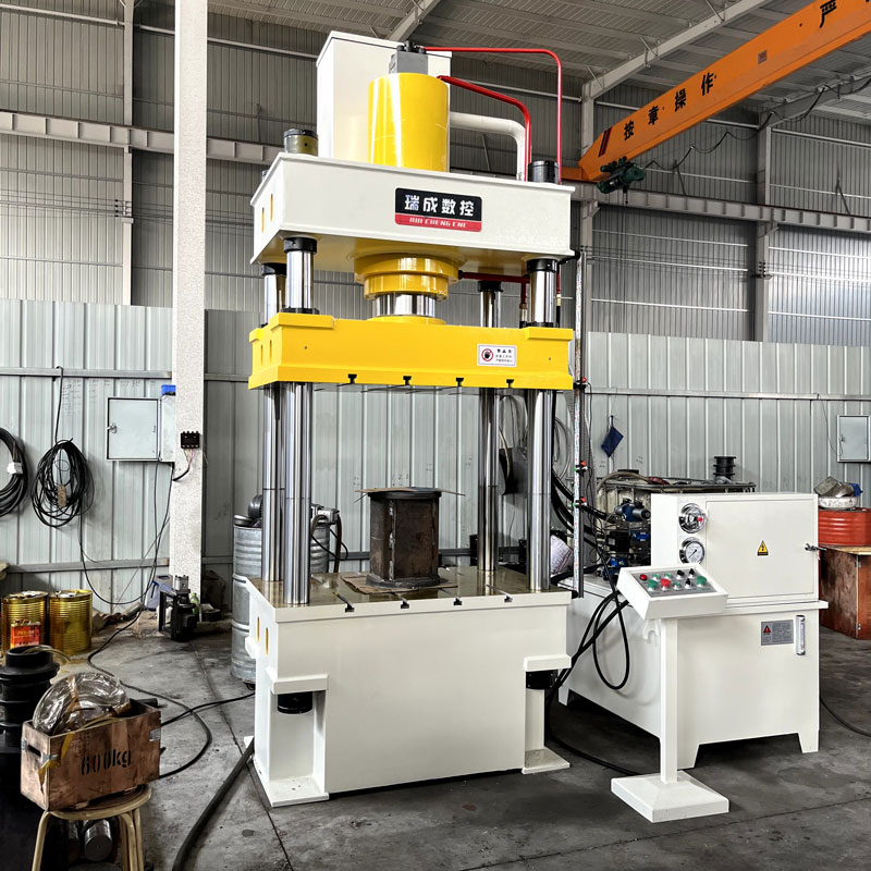 深入剖析 200 噸可移動工作臺三梁四柱液壓機