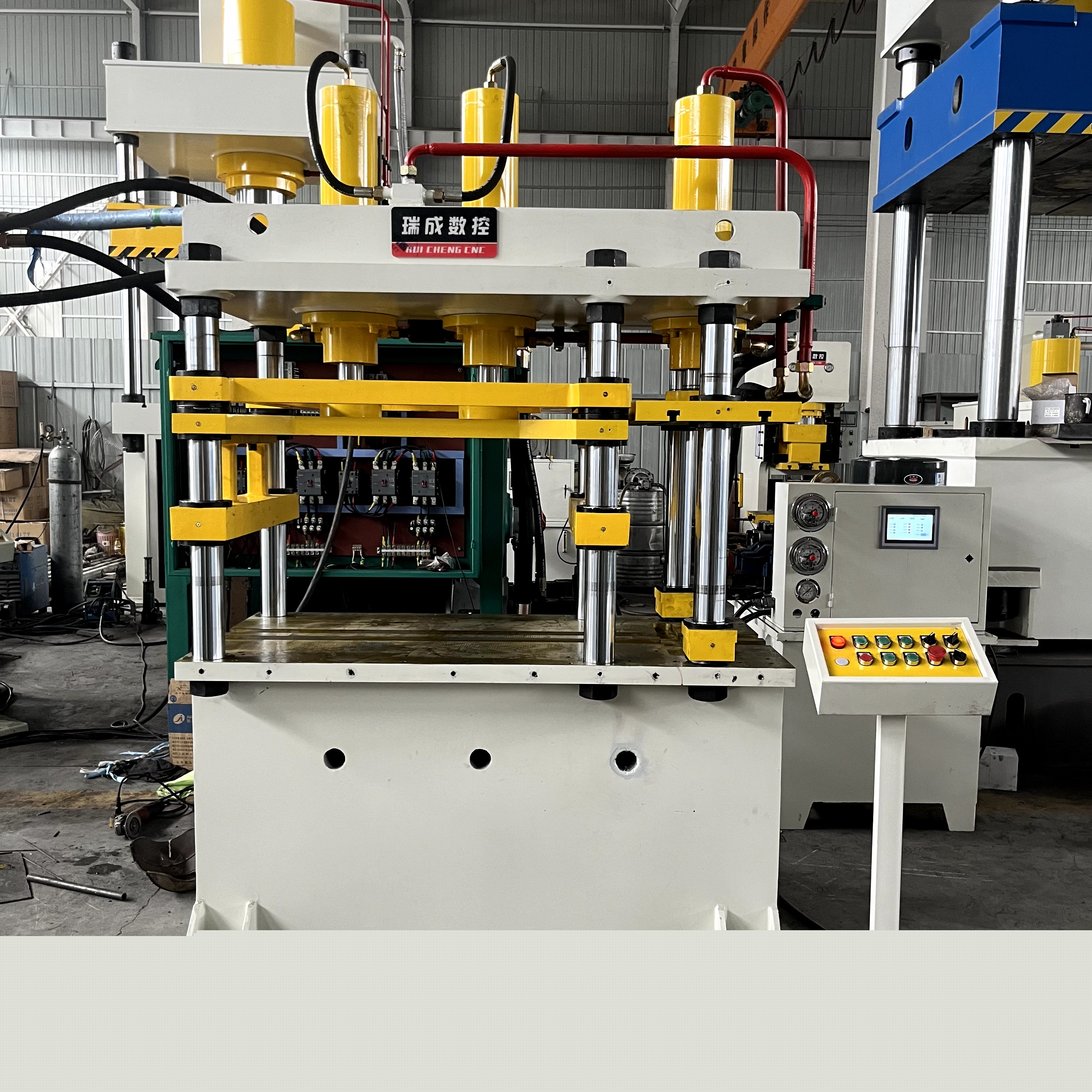 橡膠切塊機就是液壓機