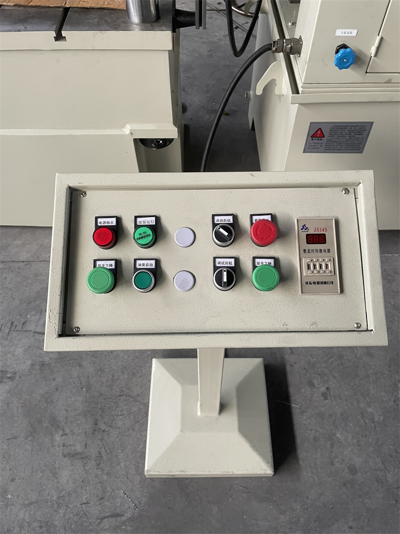 100T金屬拉伸成型壓力機(jī) 100噸三梁四柱油壓機(jī) 液壓機(jī)廠家定制 100T金屬拉伸成型壓力機(jī) 100噸三梁四柱油壓機(jī) 液壓機(jī)廠家定制