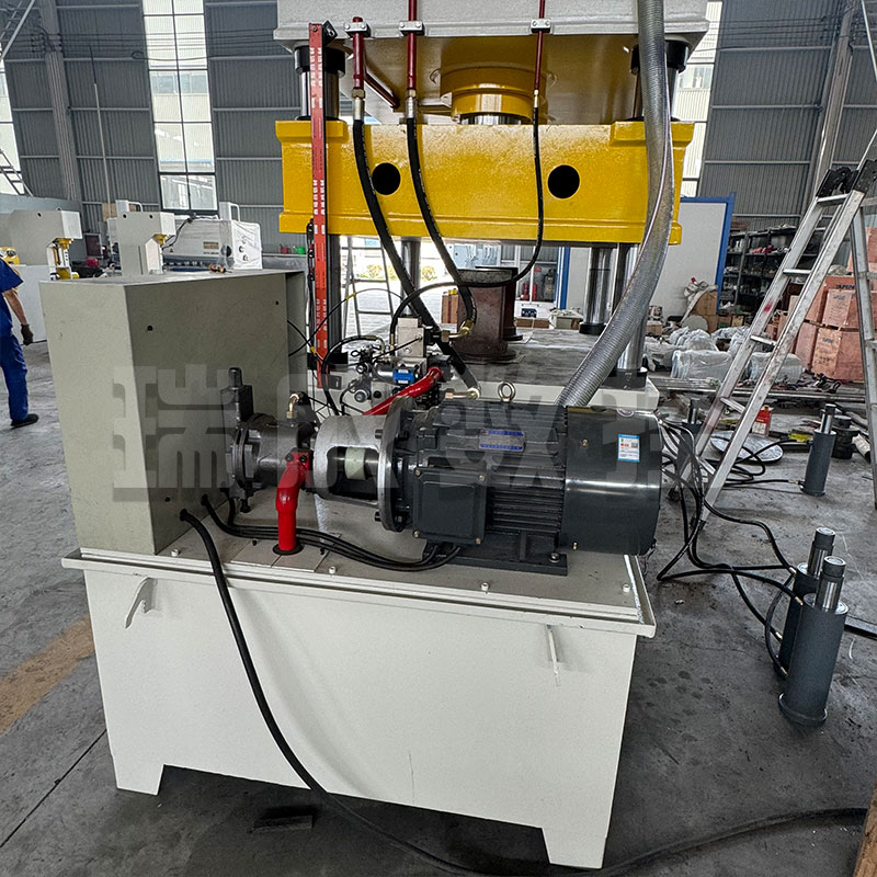 400噸快速四柱液壓機(jī)電機(jī) 400噸快速四柱液壓機(jī)電機(jī)